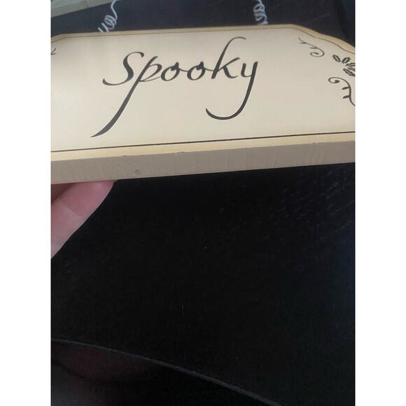 Halloween "Spooky" Sign Decoration - Picture 5 of 6